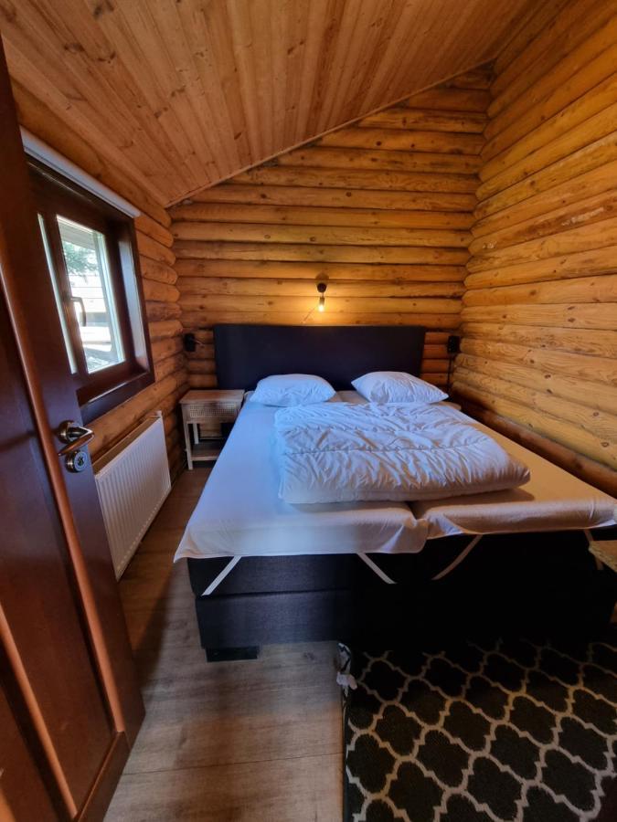 Finse Woning Op Camping De Tulpenweide Breezand Exterior foto